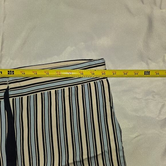 Chinti & Parker midsummer Relaxed shorts. Size 10 nautical coastal resort wear - Picture 5 of 9